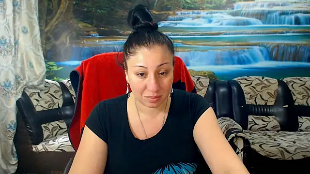 Snapshot of MoistMady chatting on April 13, 2026, 2:55 pm MoistMady online show from April 13, 2026, 2:55 pm