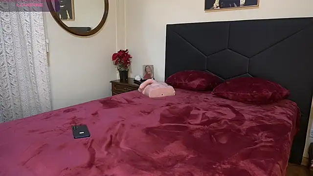 adellle online show from December 22, 2025, 9:17 am