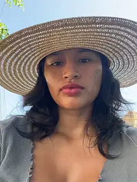 Snapshot of sexi_noemi chatting on February 24, 2025, 2:15 pm sexi noemi online show from February 24, 2025, 2:15 pm