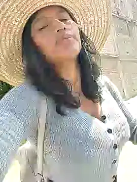 Snapshot of sexi_noemi chatting on February 25, 2025, 3:27 pm sexi noemi online show from February 25, 2025, 3:27 pm