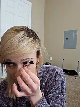 AmethystFoxx online show from February 11, 2026, 6:24 pm