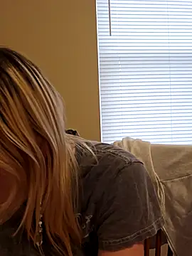 Snapshot of AmethystFoxx chatting on June 11, 2026, 12:54 am AmethystFoxx online show from June 11, 2026, 12:54 am
