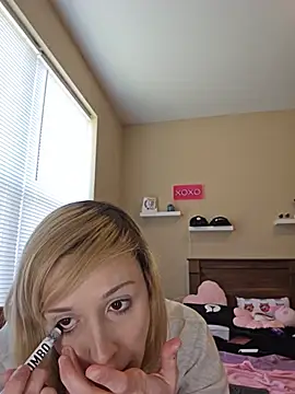 Snapshot of AmethystFoxx chatting on June 12, 2026, 5:23 pm AmethystFoxx online show from June 12, 2026, 5:23 pm