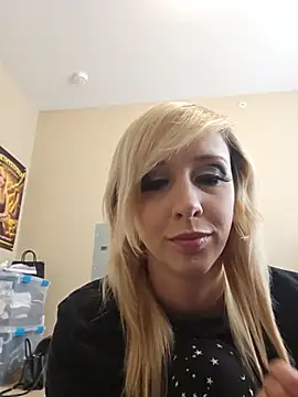Snapshot of AmethystFoxx chatting on June 24, 2026, 5:34 pm AmethystFoxx online show from June 24, 2026, 5:34 pm