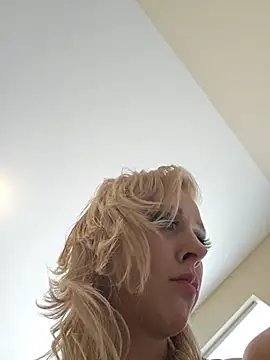 Snapshot of AmethystFoxx chatting on August 3, 2026, 3:49 pm AmethystFoxx online show from August 3, 2026, 3:49 pm