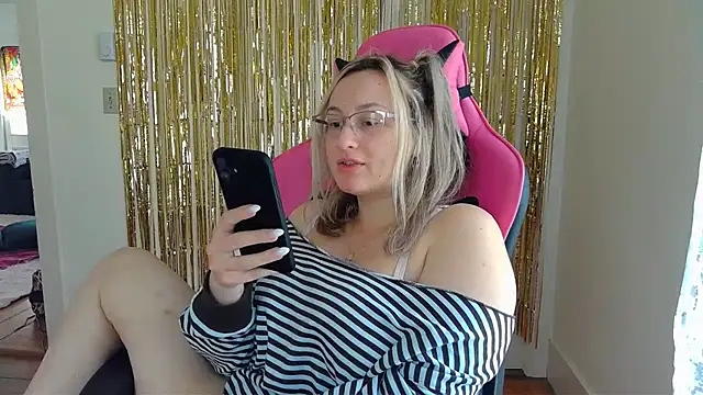 ashleyblaydex online show from April 30, 2026, 6:36 pm