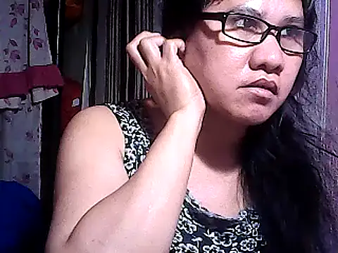 sweetsosie18 online show from February 25, 2025, 8:41 pm