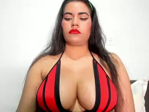 roxanamariahills  online show from December 2, 2024, 9:50 pm