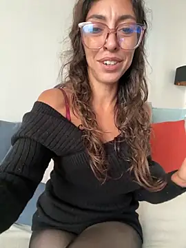 Snapshot of amanilouve chatting on October 12, 2025, 2:49 pm amanilouve online show from October 12, 2025, 2:49 pm