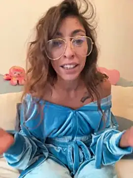 Snapshot of amanilouve chatting on October 15, 2025, 12:49 pm amanilouve online show from October 15, 2025, 12:49 pm