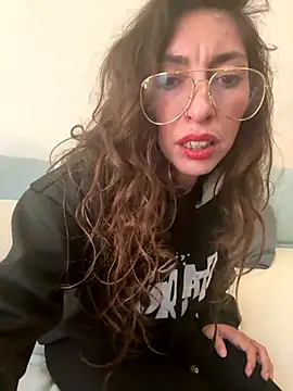 Snapshot of amanilouve chatting on October 16, 2025, 11:22 am amanilouve online show from October 16, 2025, 11:22 am