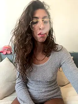 Snapshot of amanilouve chatting on October 17, 2025, 9:34 am amanilouve online show from October 17, 2025, 9:34 am