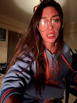 Snapshot of amanilouve chatting on November 1, 2025, 3:14 pm amanilouve online show from November 1, 2025, 3:14 pm