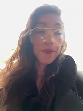 amanilouve online show from November 6, 2025, 11:55 am