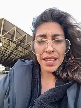 amanilouve online show from November 12, 2025, 3:23 pm