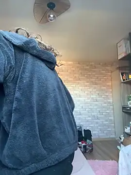 amanilouve online show from March 18, 2026, 9:45 am