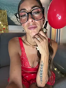 amanilouve online show from May 10, 2026, 8:58 pm