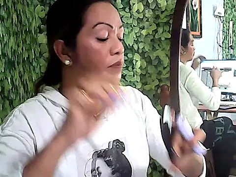 Snapshot of yummy_21xxx chatting on September 22, 2025, 2:52 pm yummy 21xxx online show from September 22, 2025, 2:52 pm