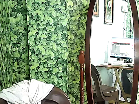 Snapshot of yummy_21xxx chatting on October 21, 2025, 12:33 am yummy 21xxx online show from October 21, 2025, 12:33 am