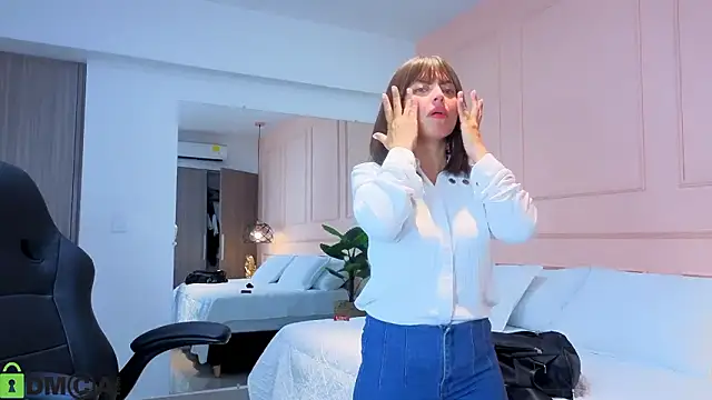 Snapshot of ROSE__15 chatting on January 15, 2026, 11:59 am ROSE 15 online show from January 15, 2026, 11:59 am