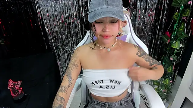 Snapshot of katalina_garcia chatting on October 24, 2025, 12:41 am katalina garcia online show from October 24, 2025, 12:41 am