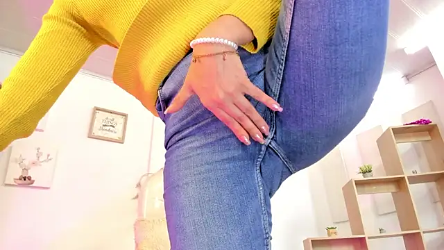 Snapshot of Antonnella_3 chatting on March 6, 2025, 6:37 pm Antonnella 3 online show from March 6, 2025, 6:37 pm