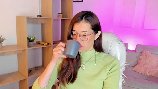 Snapshot of Antonnella_3 chatting on September 28, 2025, 12:43 pm Antonnella 3 online show from September 28, 2025, 12:43 pm