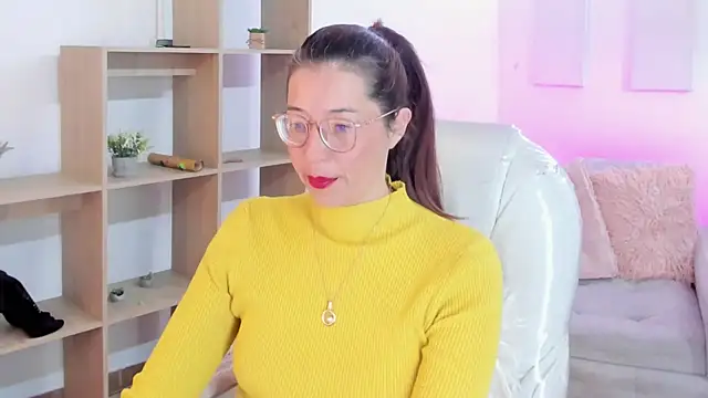 Snapshot of Antonnella_3 chatting on October 4, 2025, 12:14 pm Antonnella 3 online show from October 4, 2025, 12:14 pm