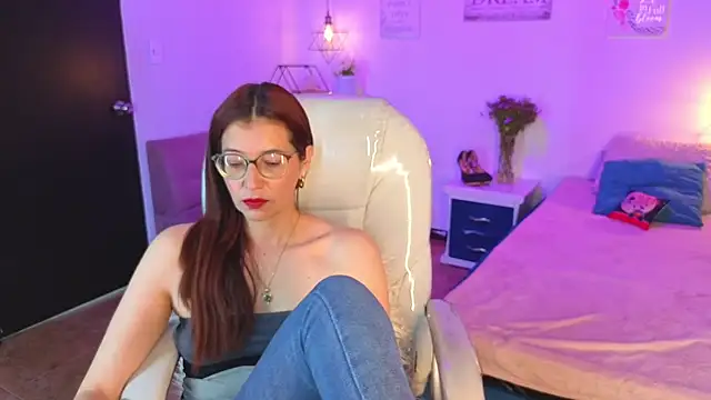 Snapshot of Antonnella_3 chatting on November 30, 2025, 12:14 am Antonnella 3 online show from November 30, 2025, 12:14 am