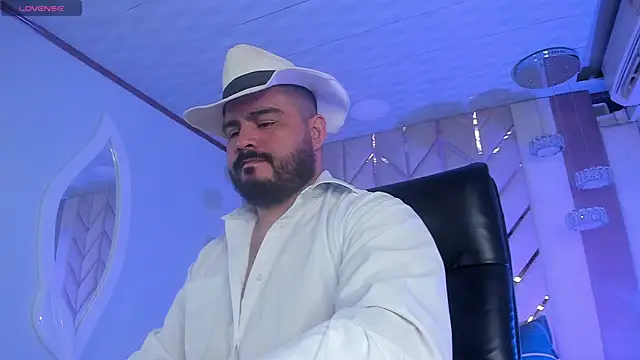 Snapshot of MichaelBear_ chatting on December 23, 2024, 12:30 pm MichaelBear online show from December 23, 2024, 12:30 pm