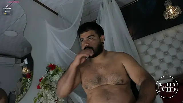 Snapshot of MichaelBear_ chatting on September 15, 2025, 2:28 pm MichaelBear  online show from September 15, 2025, 2:28 pm