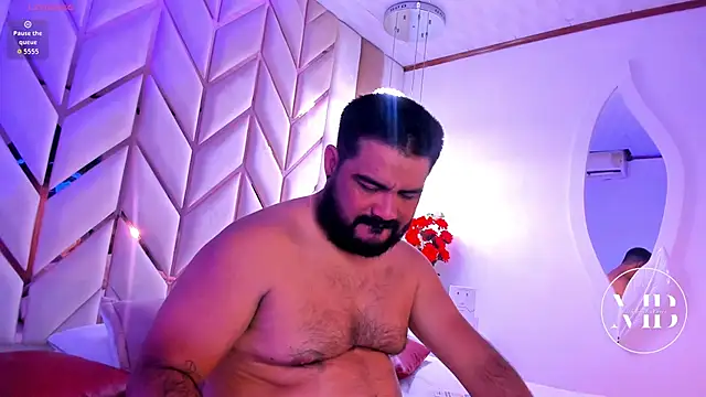 Snapshot of MichaelBear_ chatting on October 3, 2025, 1:19 pm MichaelBear  online show from October 3, 2025, 1:19 pm