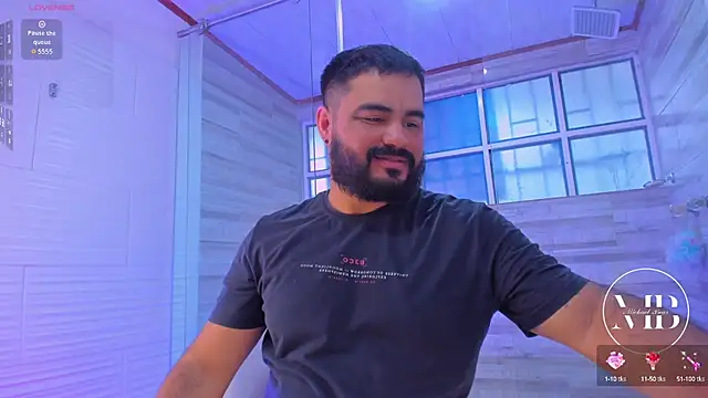 Snapshot of MichaelBear_ chatting on October 12, 2025, 12:26 pm MichaelBear  online show from October 12, 2025, 12:26 pm