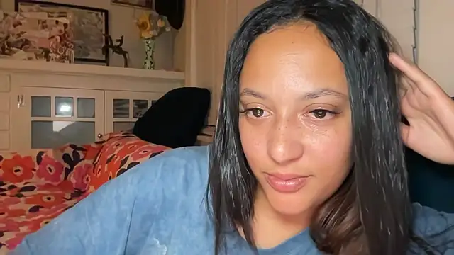 dreamyriri online show from May 3, 2026, 3:45 am