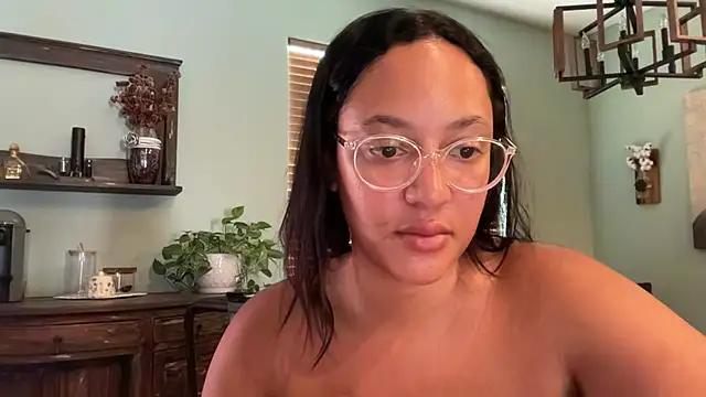 dreamyriri online show from June 6, 2026, 5:50 pm