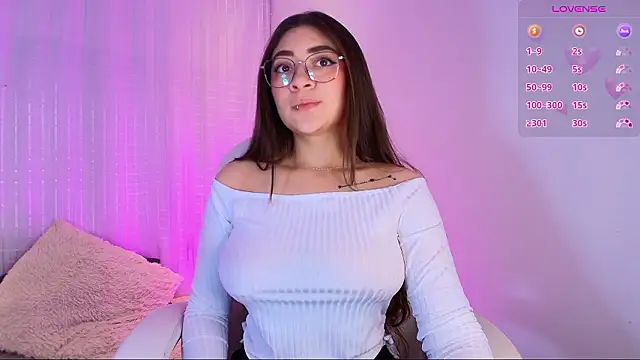 Snapshot of Samii_Evans chatting on December 3, 2024, 4:58 am Samii Evans online show from December 3, 2024, 4:58 am