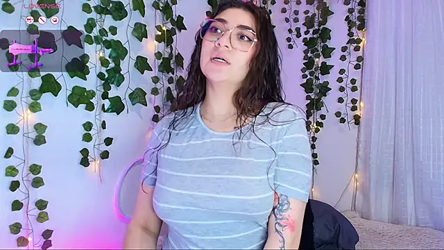 Snapshot of Samii_Evans chatting on October 10, 2025, 6:23 am Samii Evans online show from October 10, 2025, 6:23 am