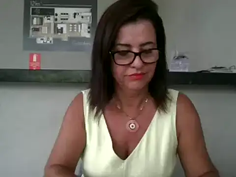 Linda1975 online show from February 5, 2025, 7:53 pm