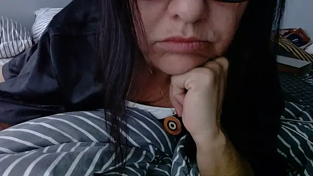 Linda1975 online show from June 16, 2026, 6:27 am