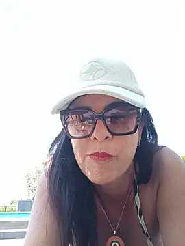 Linda1975 online show from June 23, 2026, 12:58 pm