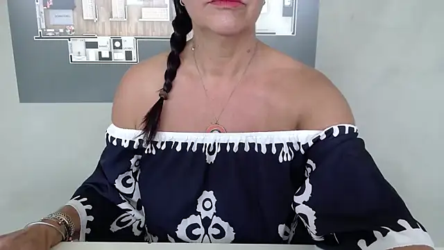 Linda1975 online show from July 30, 2026, 12:48 pm
