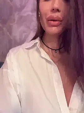 Snapshot of Emma_Catt chatting on April 2, 2026, 4:43 am Emma Catt online show from April 2, 2026, 4:43 am
