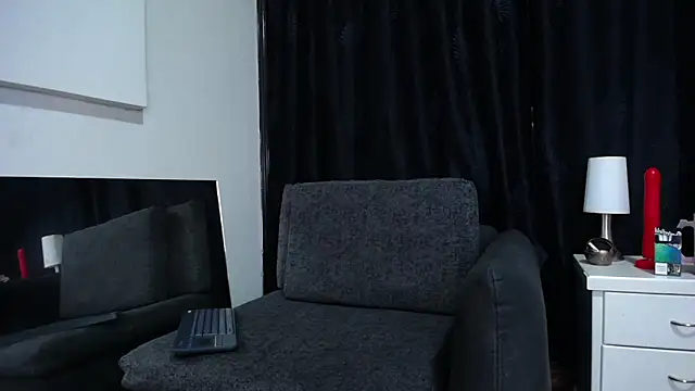 Snapshot of Miss_ellien chatting on December 18, 2024, 2:28 pm Miss ellien online show from December 18, 2024, 2:28 pm