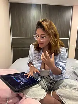 Snapshot of Juliana_News chatting on January 8, 2025, 11:52 pm Juliana News online show from January 8, 2025, 11:52 pm