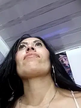 Tania mature online show from April 23, 2026, 5:37 pm