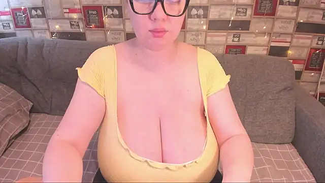 Snapshot of VickyBoobs chatting on February 12, 2025, 11:40 am VickyBoobs online show from February 12, 2025, 11:40 am