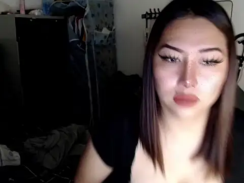 urqueendominant online show from May 4, 2026, 3:24 am