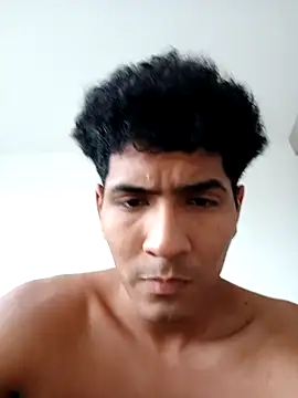 Snapshot of riquer09 chatting on November 10, 2025, 10:20 pm riquer09 online show from November 10, 2025, 10:20 pm