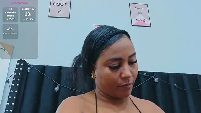 Snapshot of colombiamommy chatting on September 30, 2025, 1:05 pm colombiamommy online show from September 30, 2025, 1:05 pm