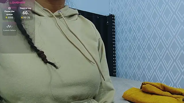 Snapshot of colombiamommy chatting on October 4, 2025, 12:36 pm colombiamommy online show from October 4, 2025, 12:36 pm